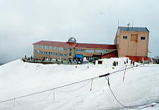 �����A���v�X����~