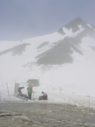 �����A���v�X����~